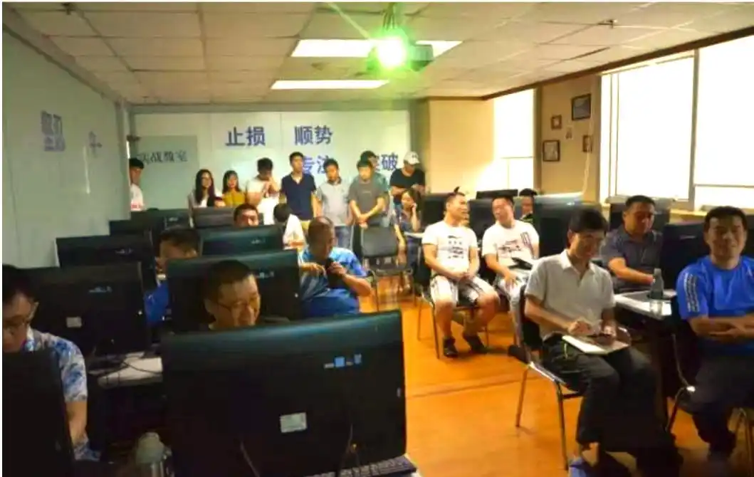 何俊期货交易生涯_期货日内交易高手故事_何俊短线交易技巧