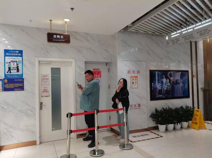 北京菜市口百货大楼金饰抢购_期货黄金的保证金_黄金价格涨破900元/克