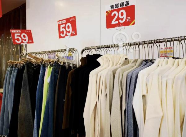 人从众……卖疯了！杭州这些地方大排长龙，有人一口气带走七八件