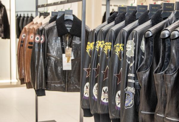 人从众……卖疯了！杭州这些地方大排长龙，有人一口气带走七八件