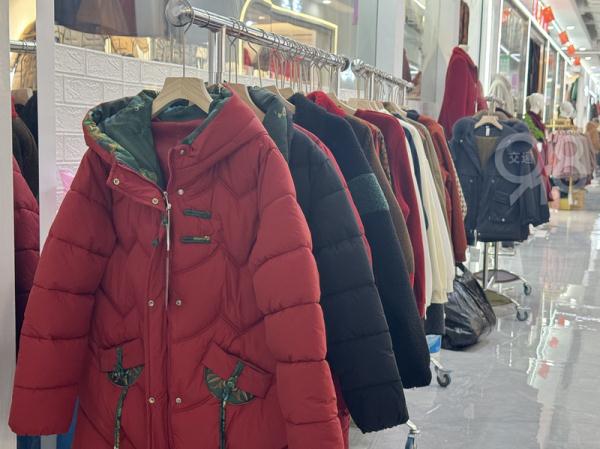 人从众……卖疯了！杭州这些地方大排长龙，有人一口气带走七八件